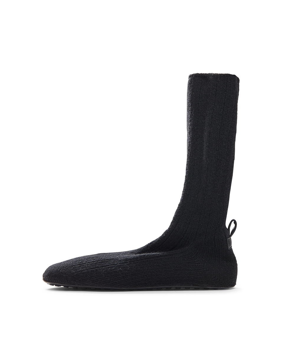 Flexible Knit Shoe