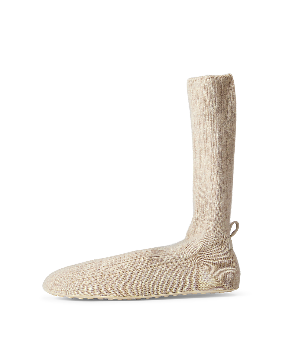 Flexible Knit Shoe